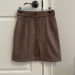 Brown suede skirt so cute for a night out !!!